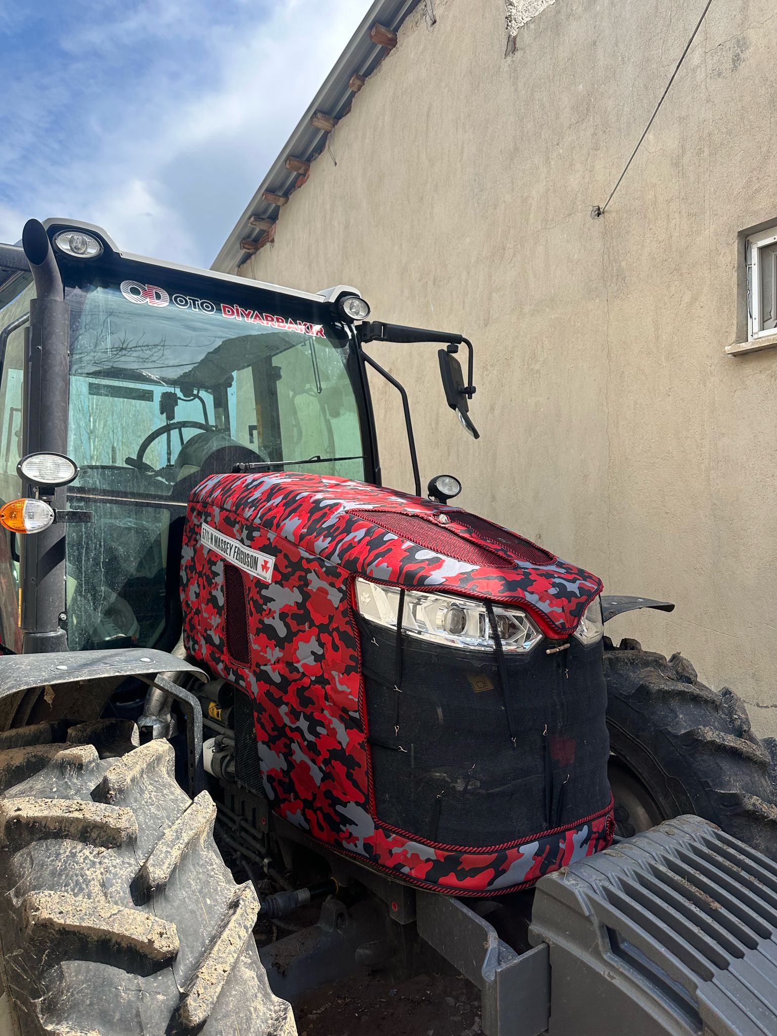 5700M Traktör Kılıfı – Tam Uyumlu, Dayanıklı ve Profesyonel Koruma