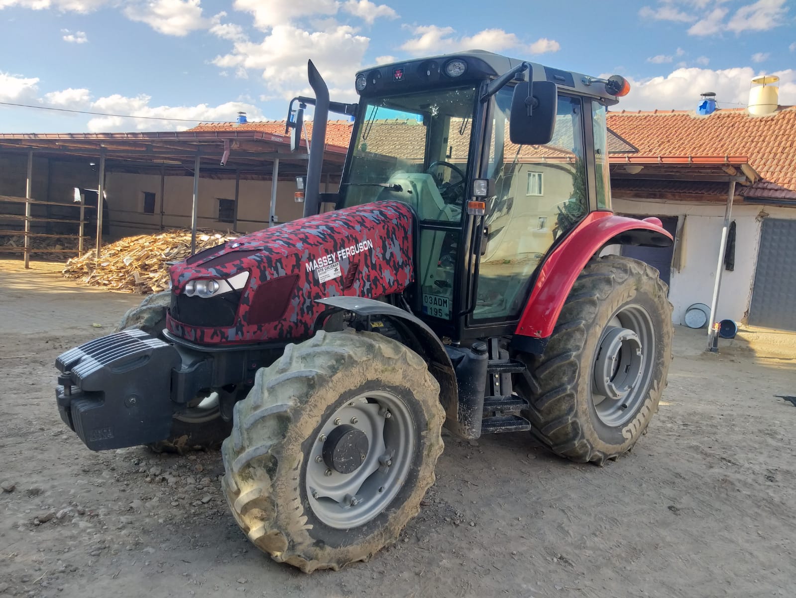 Massey Ferguson 5400 Traktör Kılıfı – Su Geçirmez, UV Korumalı, Tam Uyumlu Branda